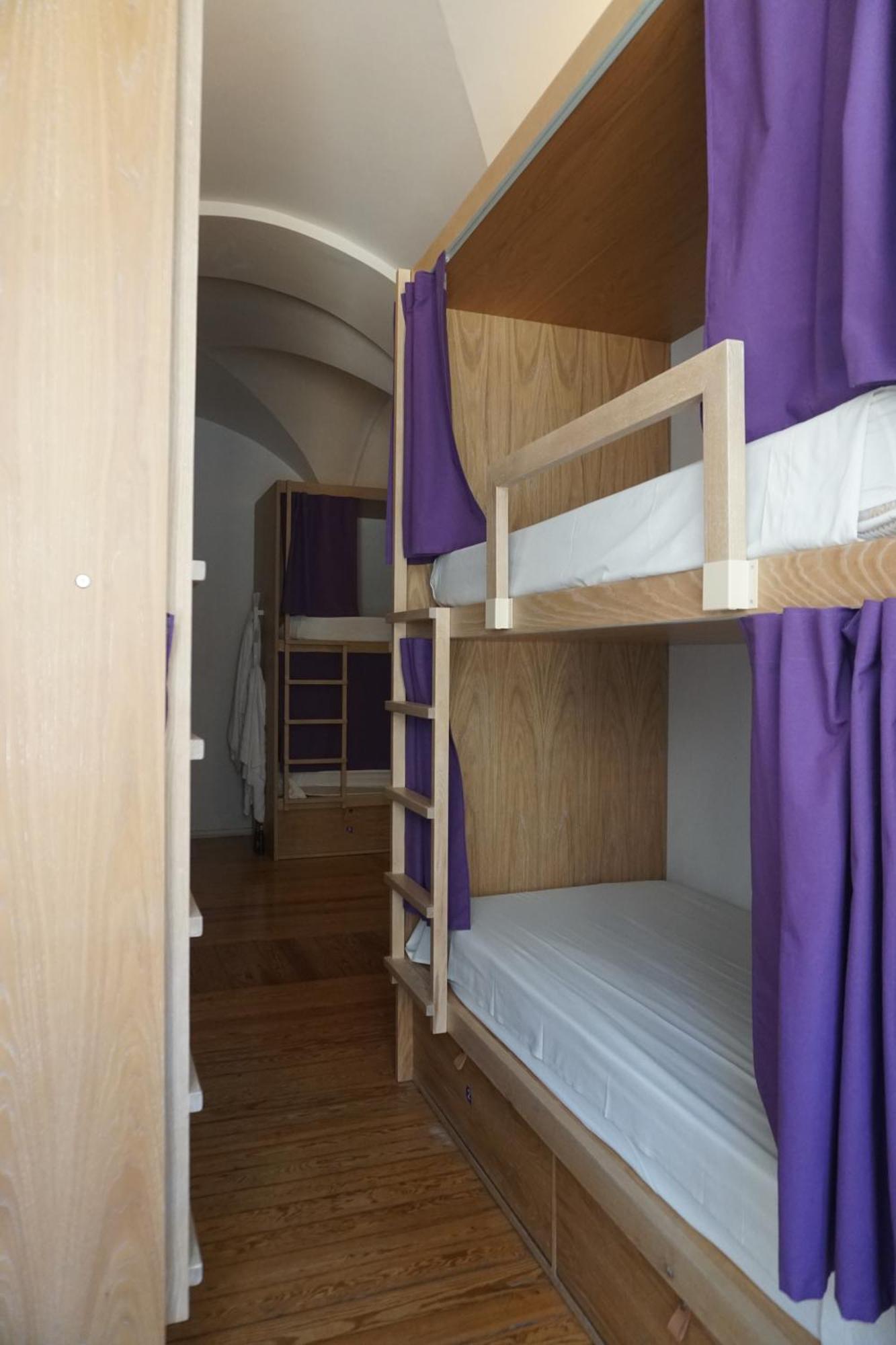 Bunk Bed 8-Bed Mixed Dormitory Room